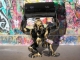 GORILLA ORIGAMI IN RESINA NERA E ORO CON BIDONE NERO 95 CM