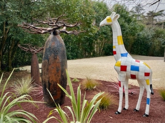 GIRAFFA IN RESINA 210 CM MONDRIAN